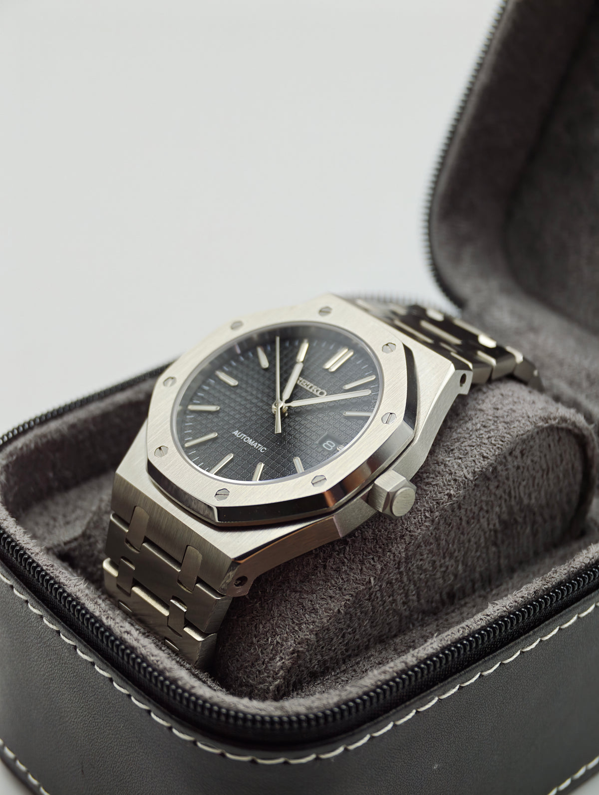 Obsidian Oak | 40mm NH35 Automatic