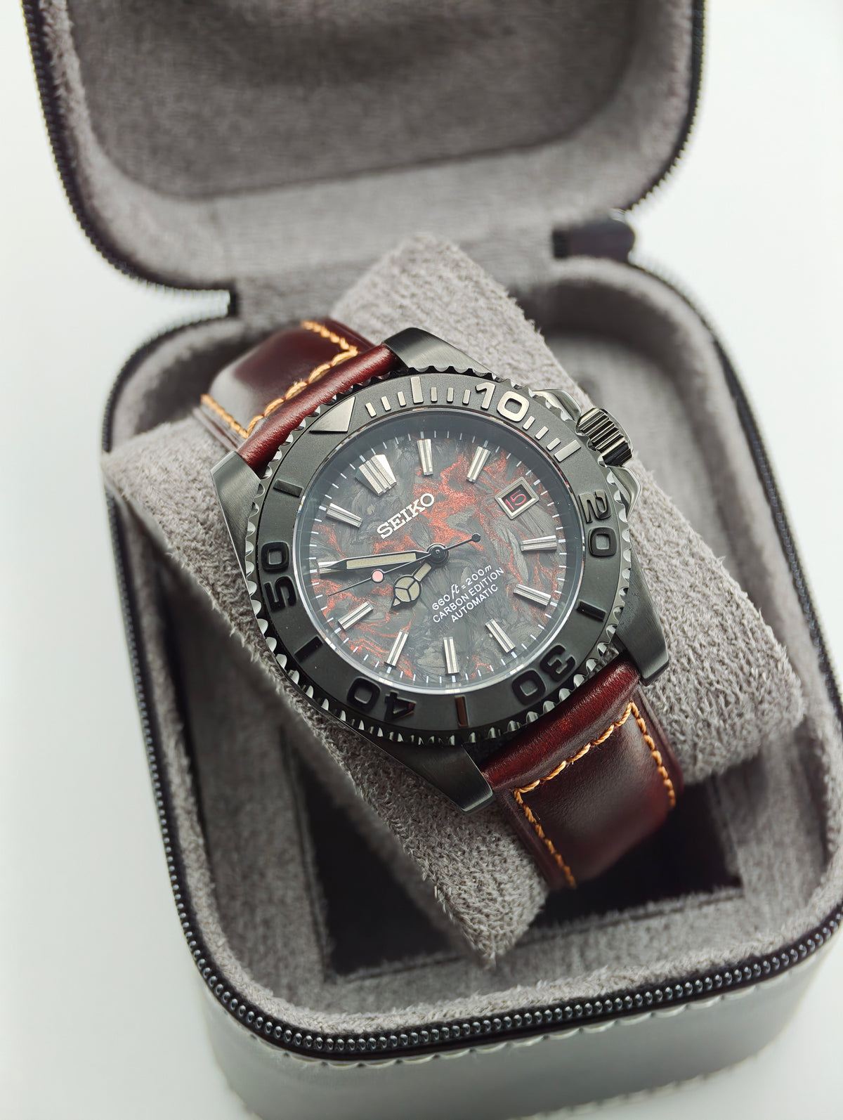 Carbon Blood Diver | 40mm NH35 Automatic