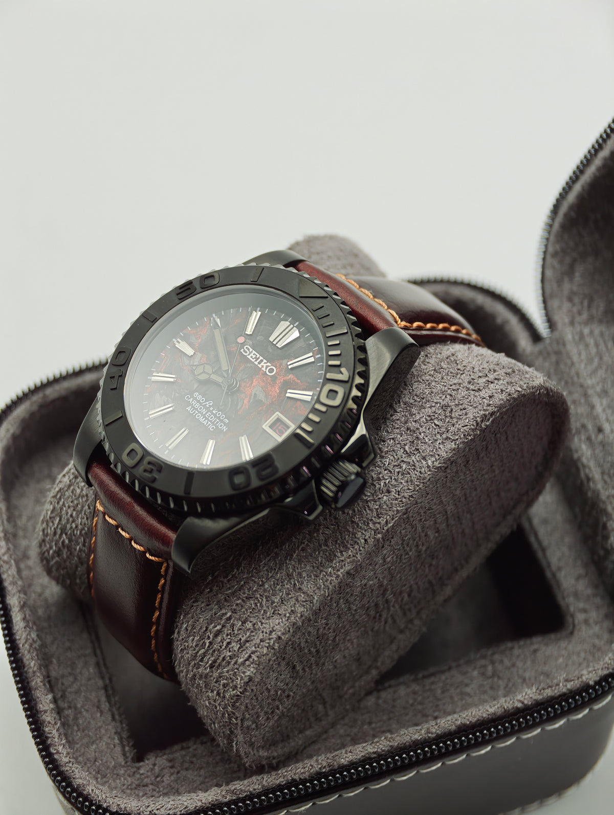 Carbon Blood Diver | 40mm NH35 Automatic