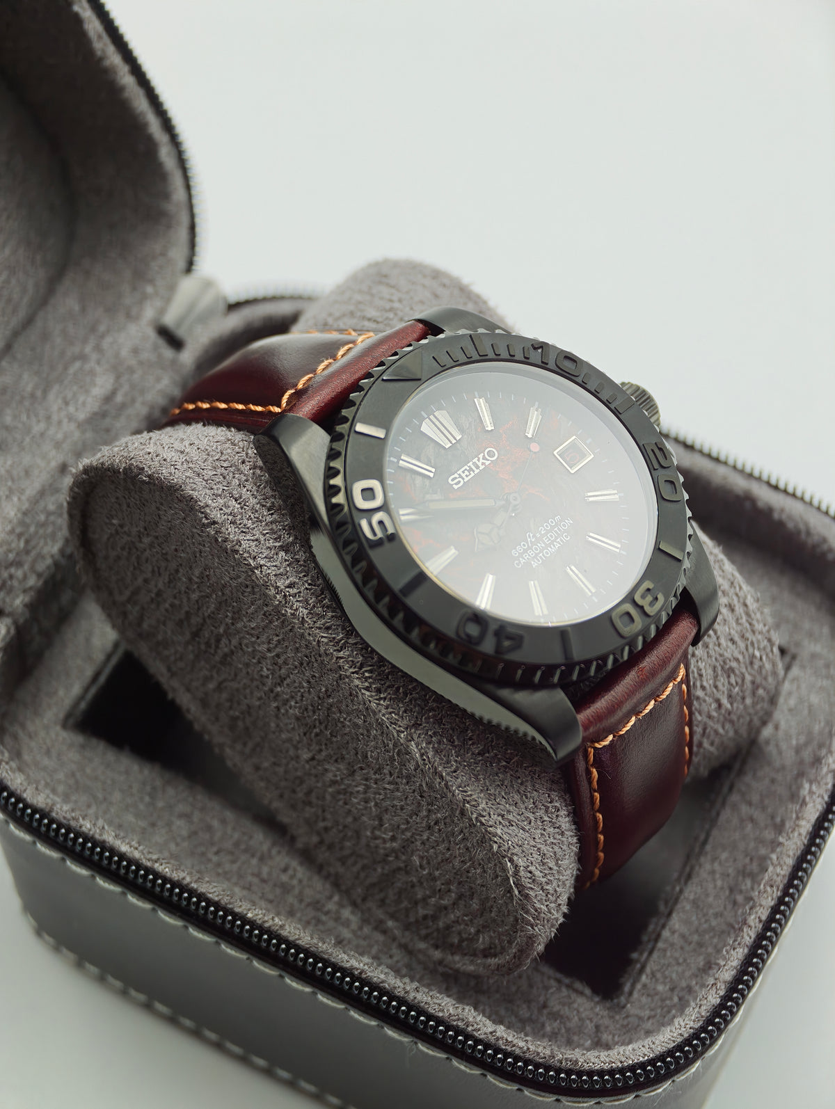 Carbon Blood Diver | 40mm NH35 Automatic