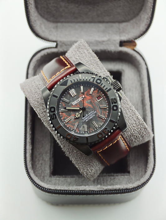 Carbon Blood Diver | 40mm NH35 Automatic