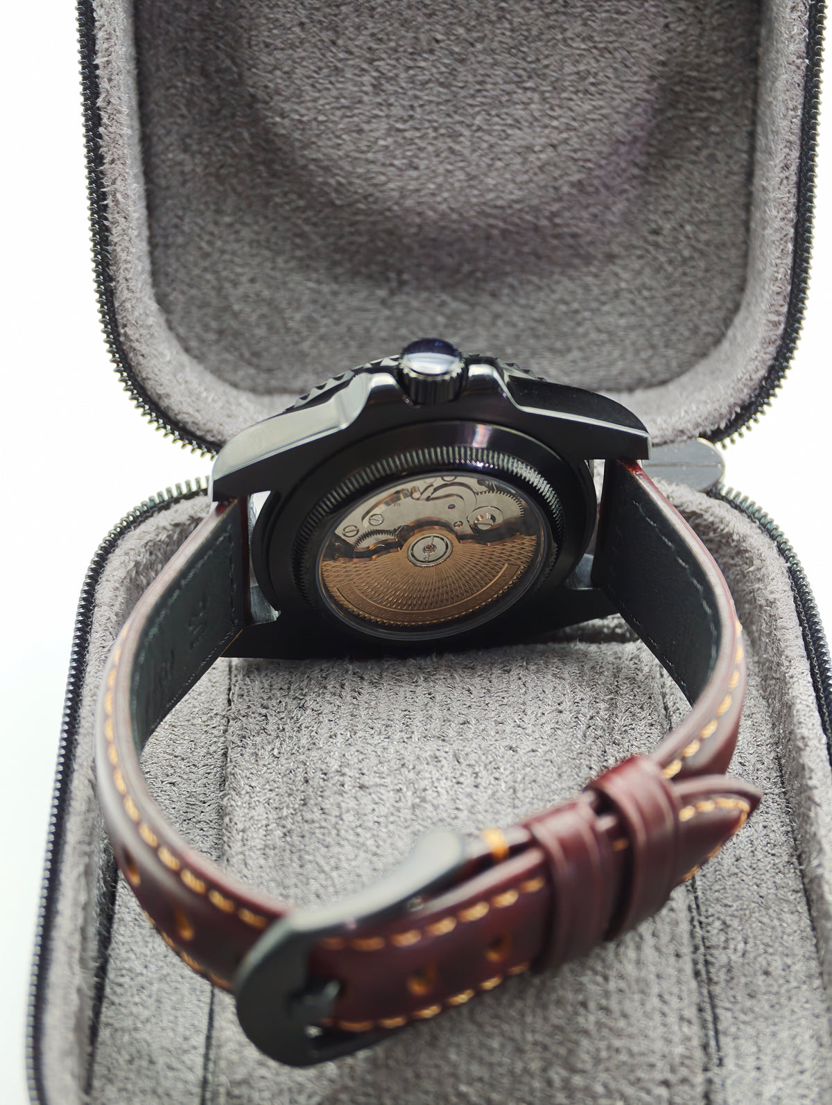 Carbon Blood Diver | 40mm NH35 Automatic
