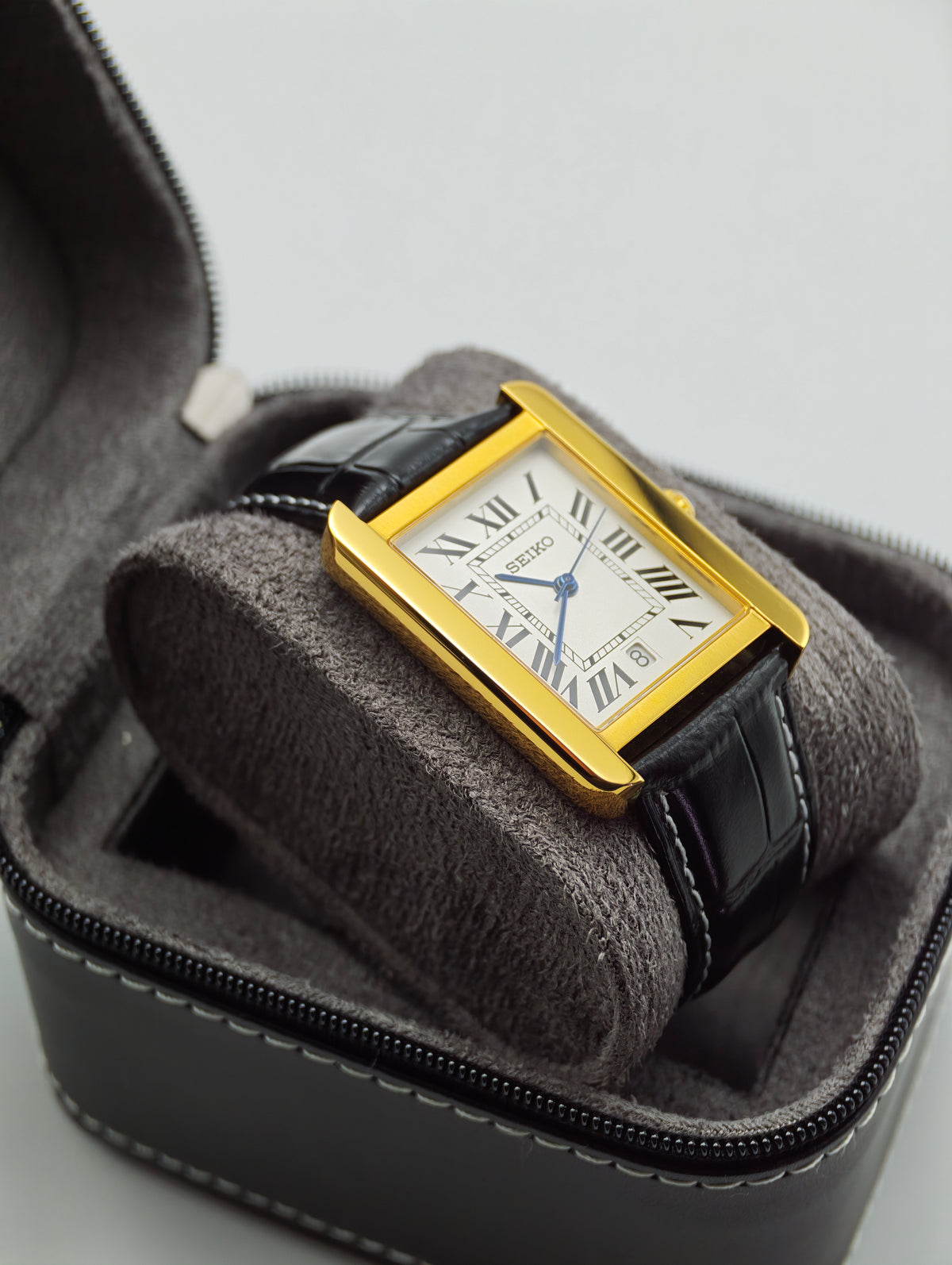 Seiko Tank Style – Roman Dial Gold Case 31mm Quartz