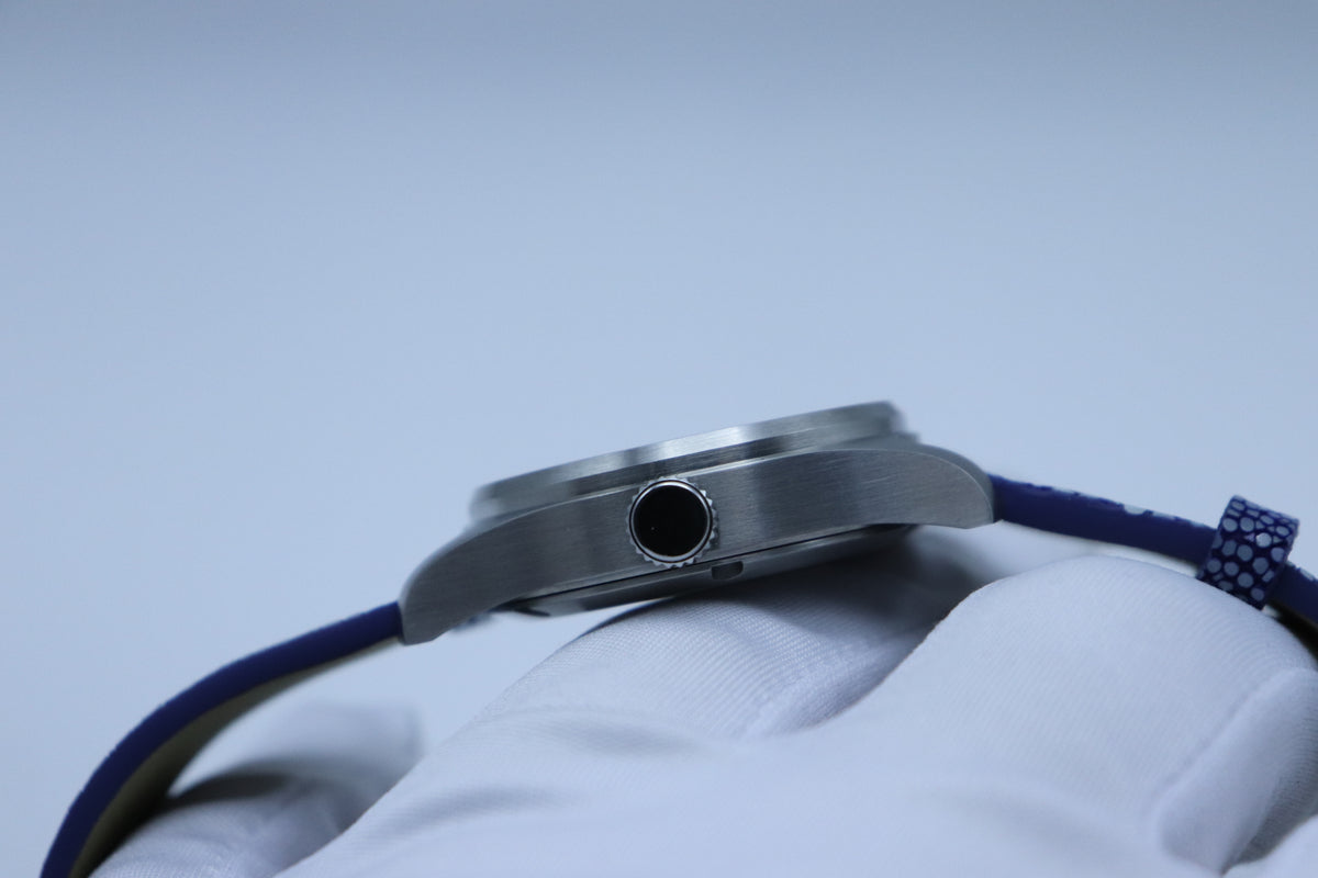 36mm – Lapis Dial | Stingray Strap | Brushed Steel Case