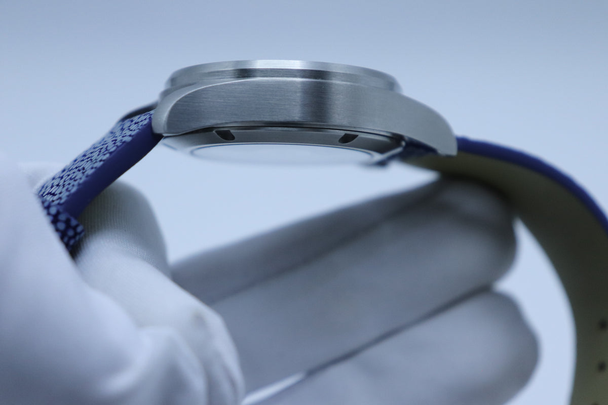 36mm – Lapis Dial | Stingray Strap | Brushed Steel Case