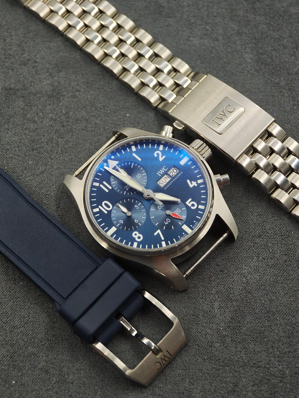 IWC Pilot's Watch Chronograph 41 with its stainless steel bracelet and genuine IWC blue rubber strap