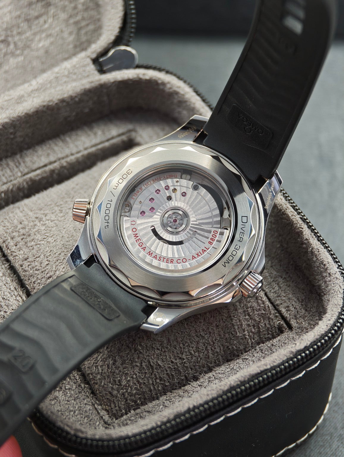 Omega Seamaster Diver 300M exhibition caseback and calibre 8800