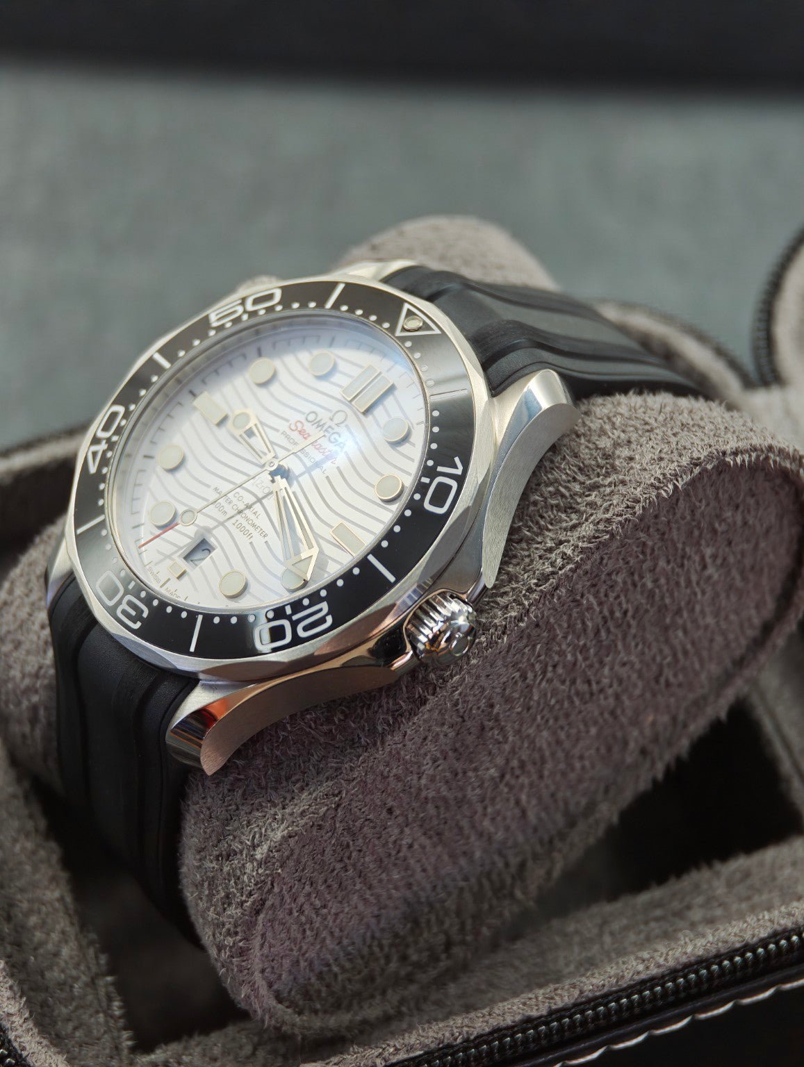 Omega Seamaster Diver 300M crown side and white dial