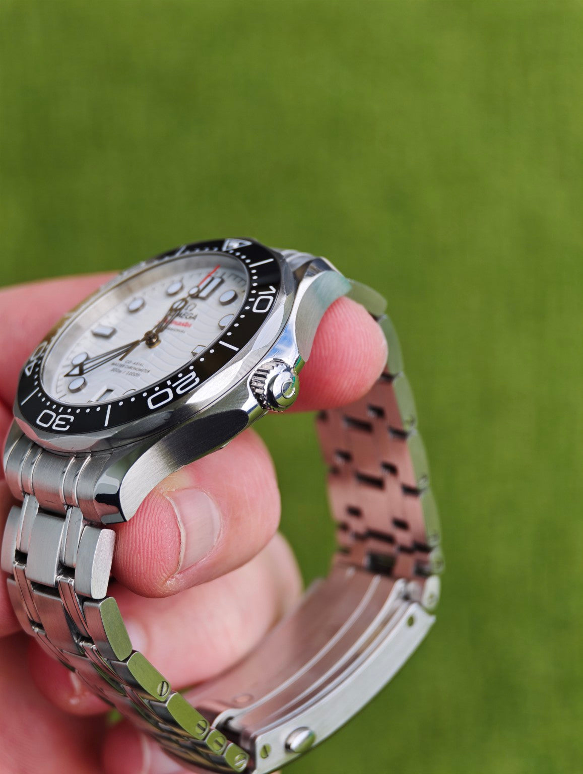 Omega Seamaster Diver 300M crown-side case profile and stainless steel bracelet