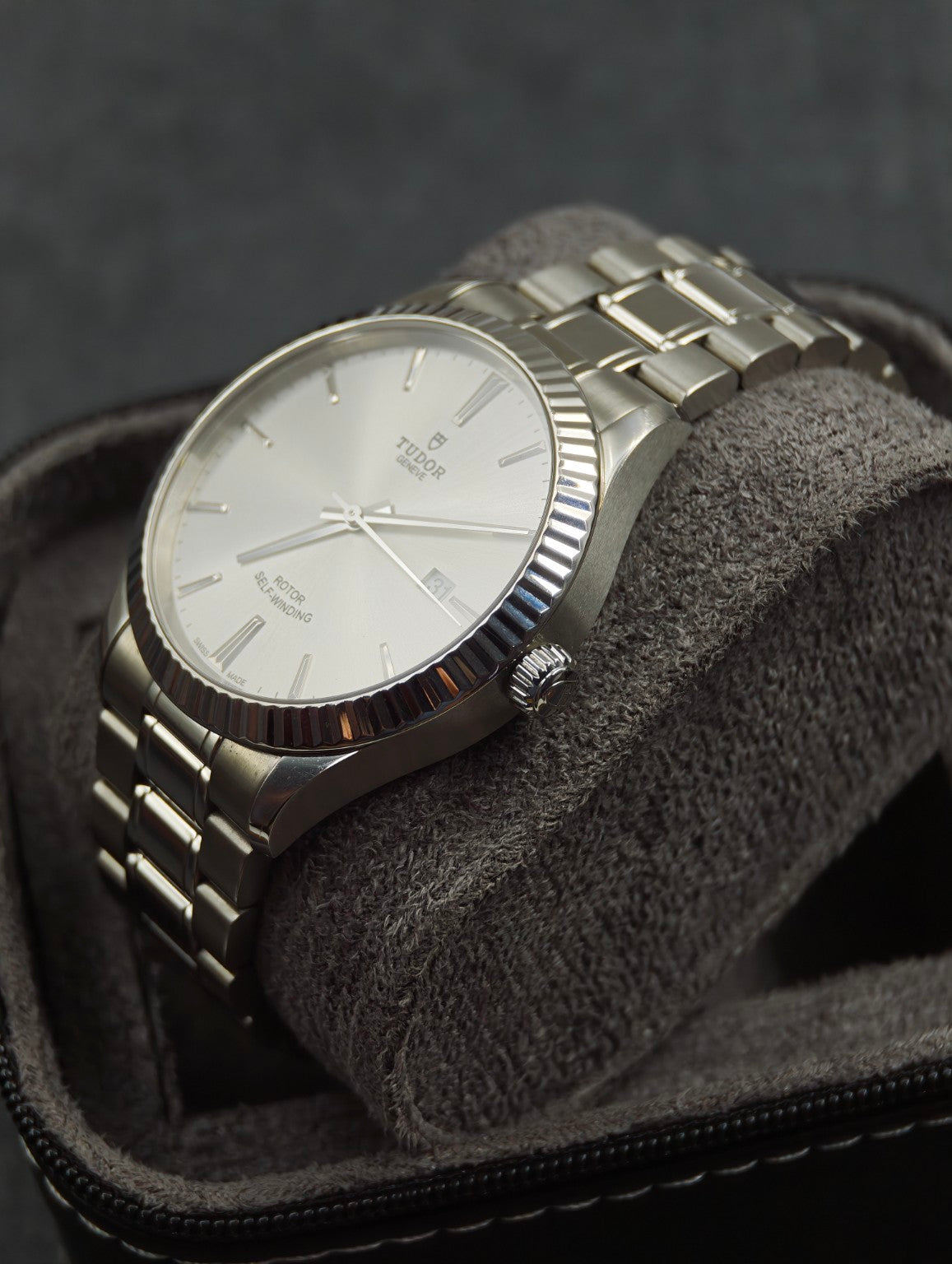 Tudor Style 41mm crown side and fluted bezel